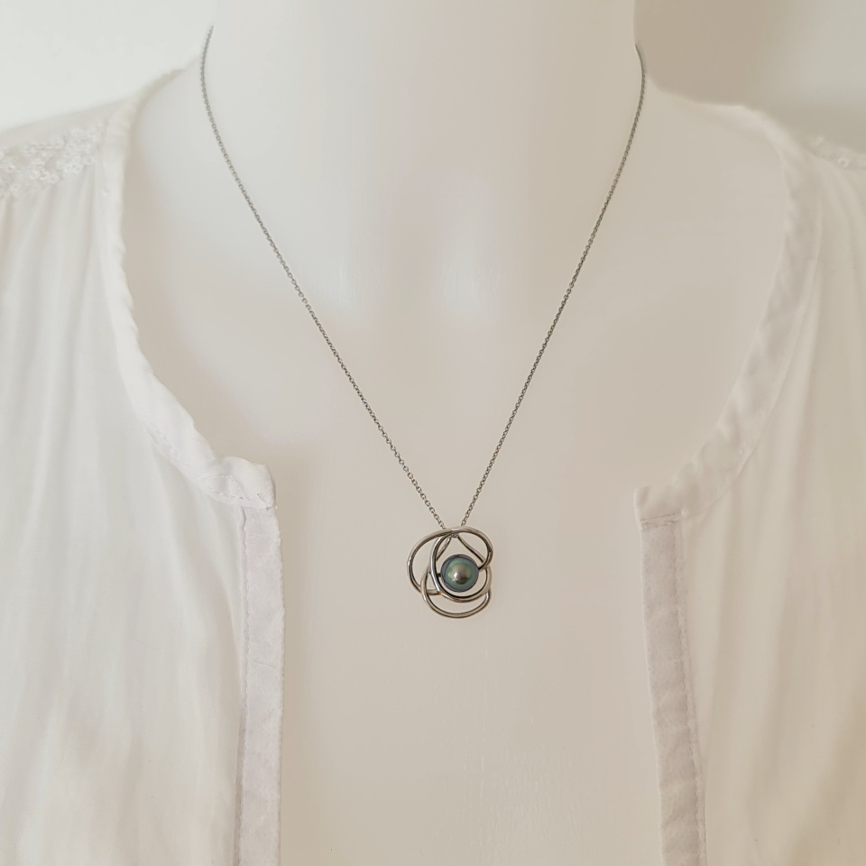 Fleur - Pendentif Argent Rhodié et Véritable Perle de Tahiti