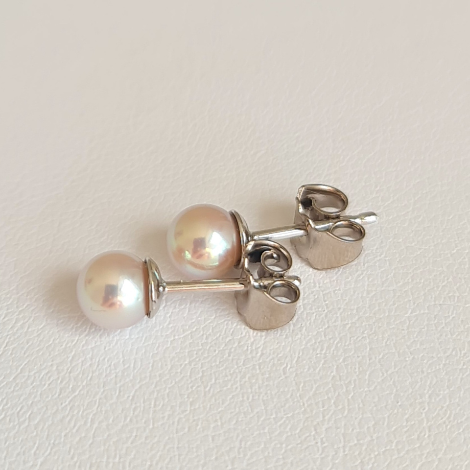 Akoyas en Or - Boucles d'Oreilles en Or Blanc et Véritables Perles Akoyas du Japon