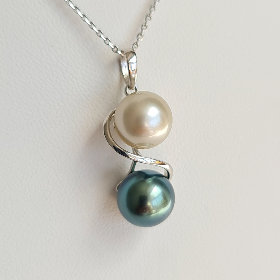 Toi&Moi Maupiti - Pendentif en Or Blanc et Perles de Tahiti d'Exception