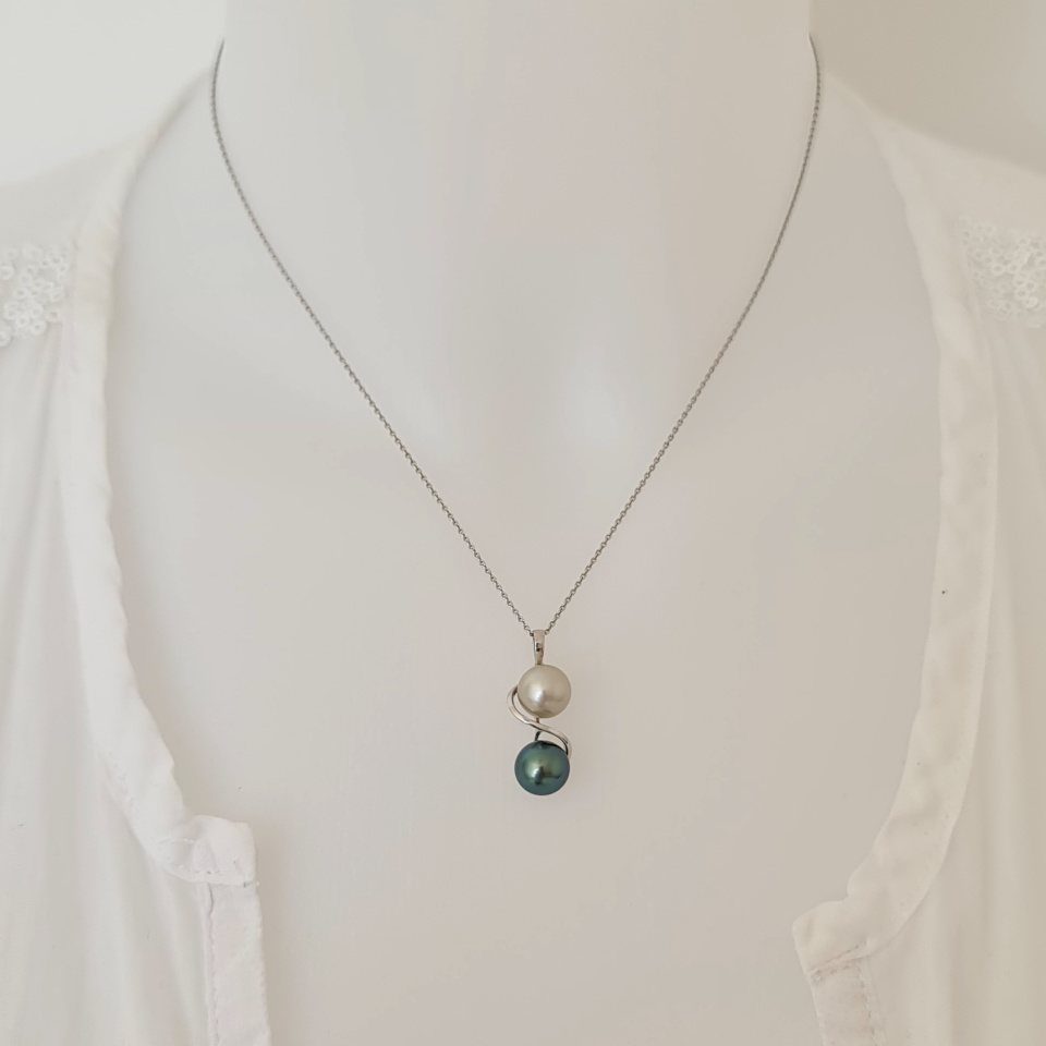 Toi&Moi Maupiti - Pendentif en Or Blanc et Perles de Tahiti d'Exception
