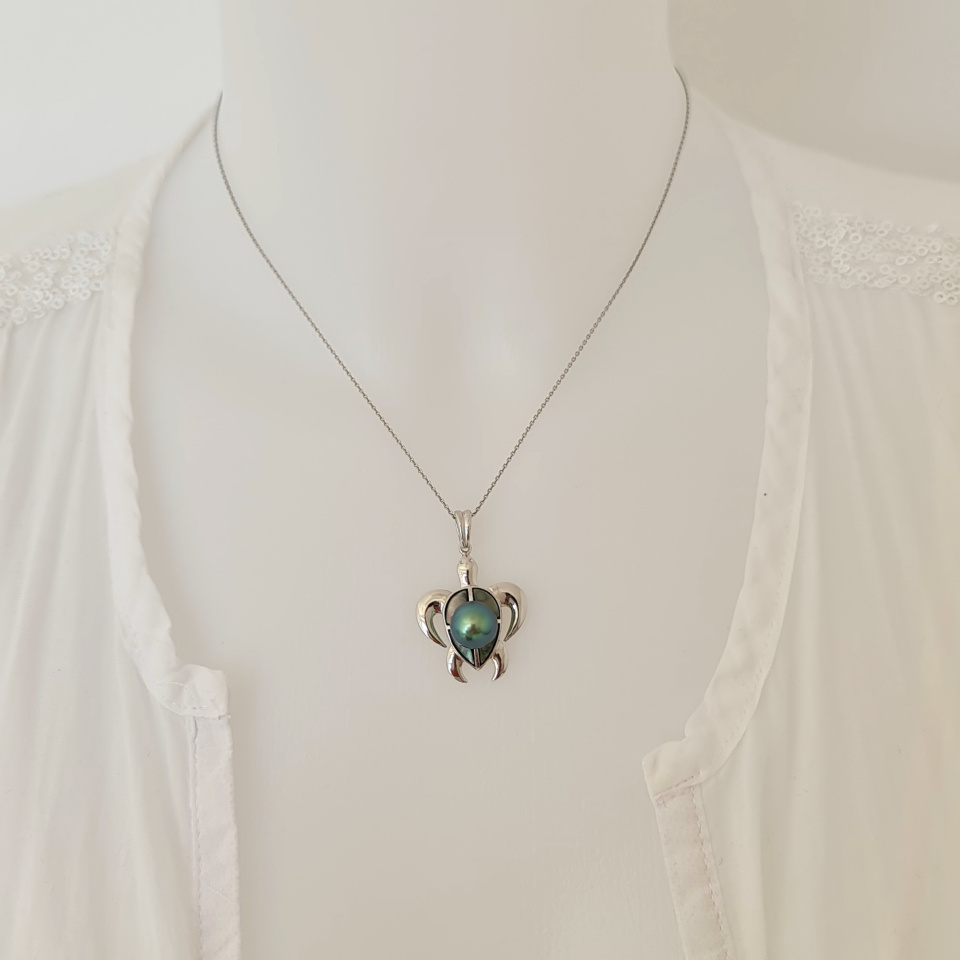 Tortue Nacrée- Pendentif Argent Rhodié et Perle de Tahiti d'Exception