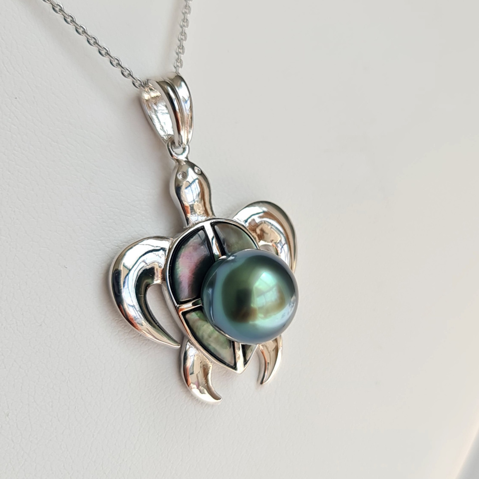 Tortue Nacrée- Pendentif Argent Rhodié et Perle de Tahiti d'Exception