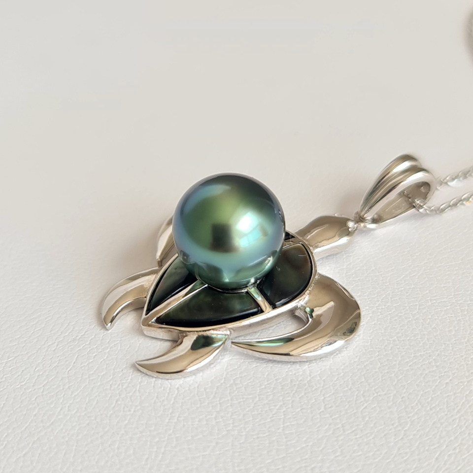 Tortue Nacrée- Pendentif Argent Rhodié et Perle de Tahiti d'Exception