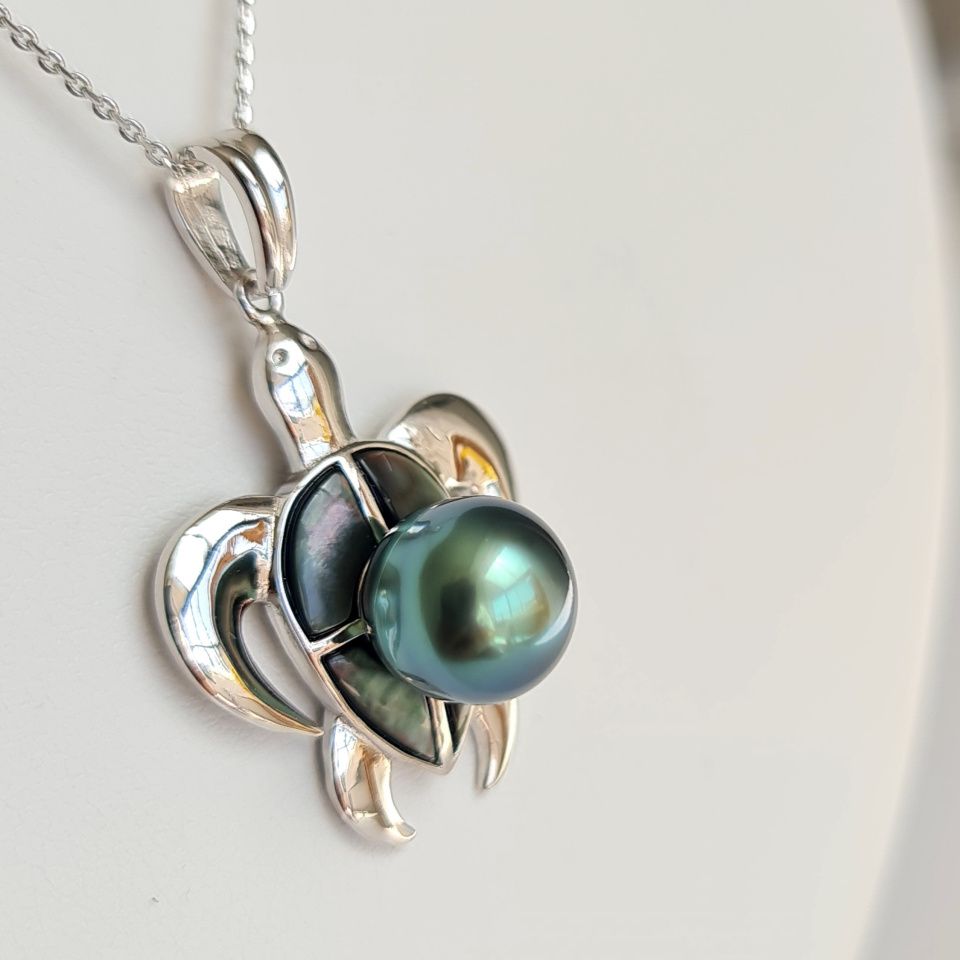 Tortue Nacrée- Pendentif Argent Rhodié et Perle de Tahiti d'Exception