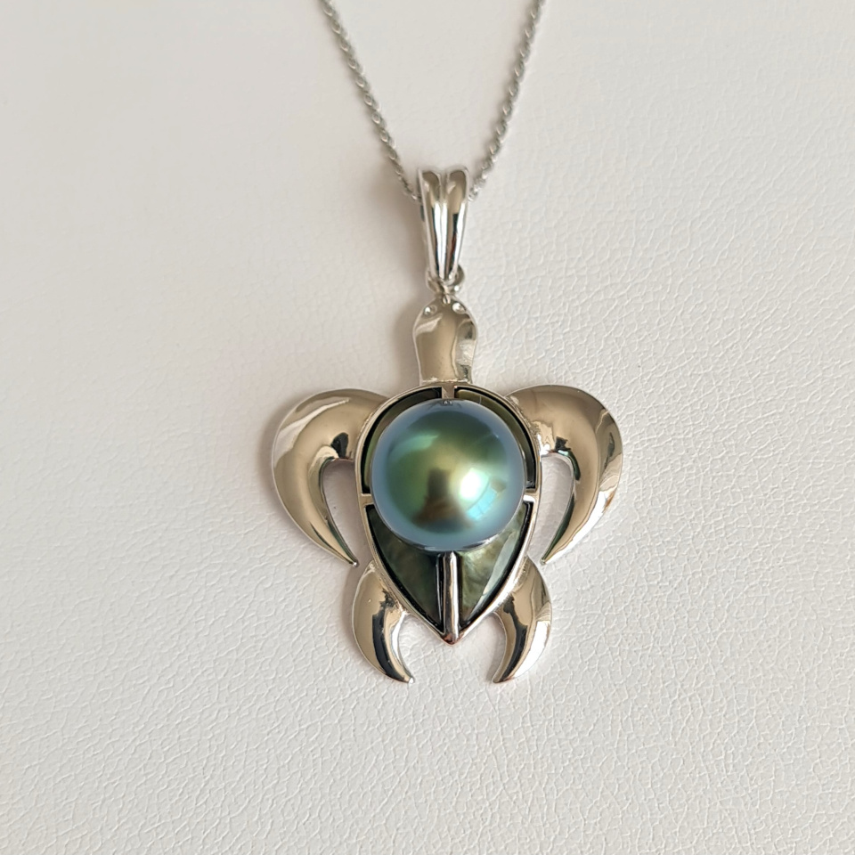 Tortue Nacrée- Pendentif Argent Rhodié et Perle de Tahiti d'Exception