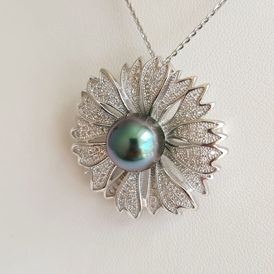 Kanalei - Pendentif/Broche Argent Rhodié et Perle de Tahiti d'exception