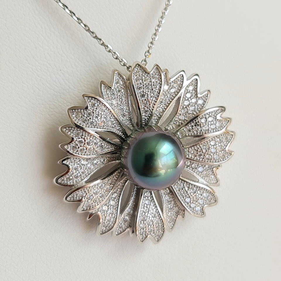 Kanalei - Pendentif/Broche Argent Rhodié et Perle de Tahiti d'exception