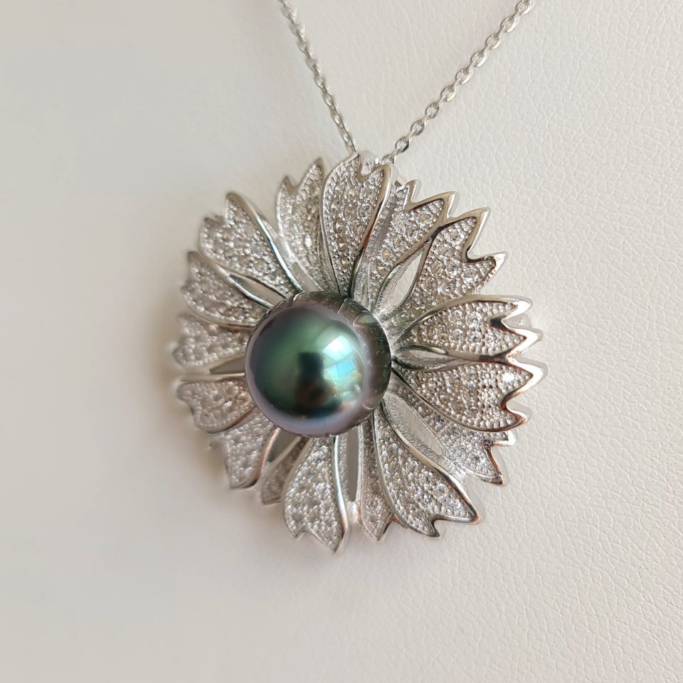 Kanalei - Pendentif/Broche Argent Rhodié et Perle de Tahiti d'exception