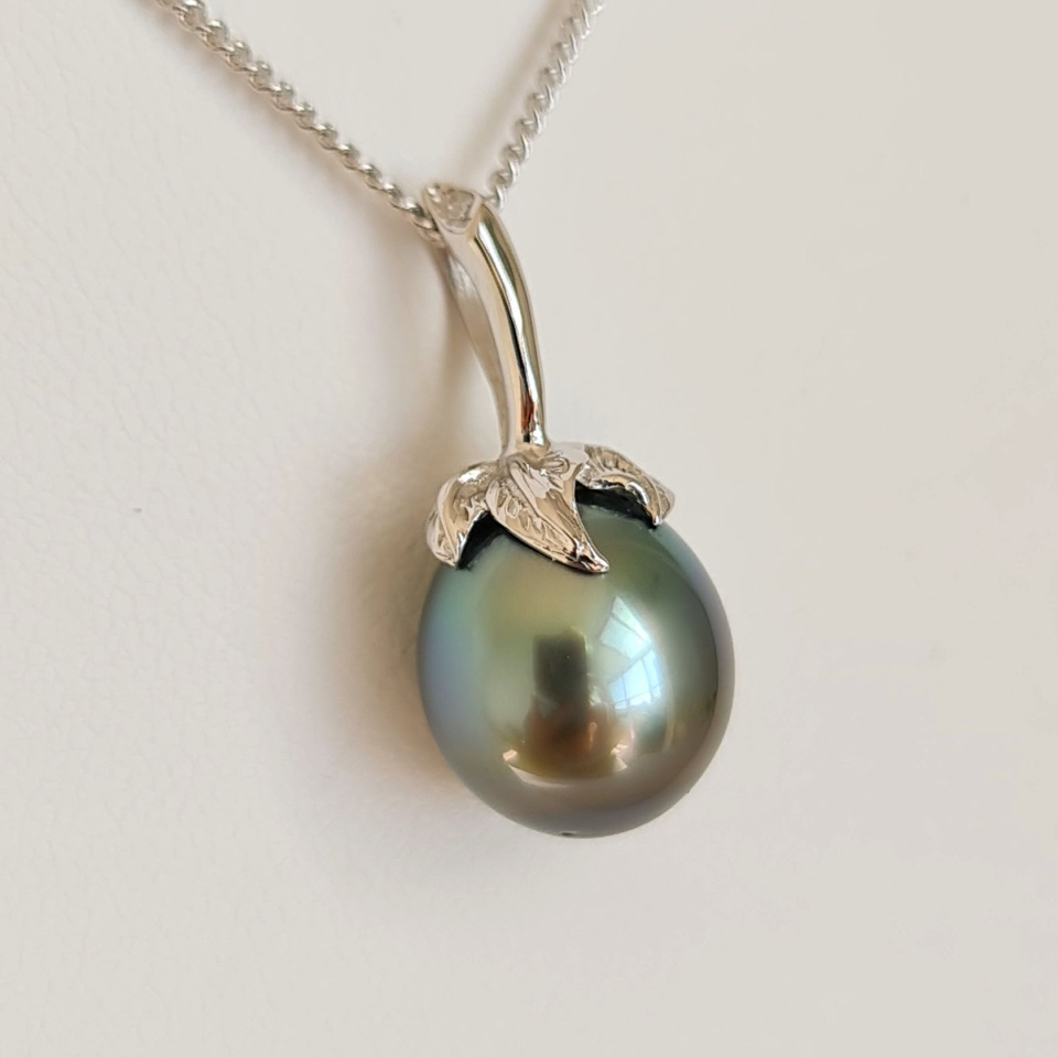 Larme des Dieux - Pendentif en Or Blanc et Perle de Tahiti d'Exception
