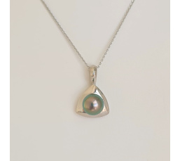 Triangle d'Ô - Pendentif Argent Rhodié et Perle de Tahiti d'exception