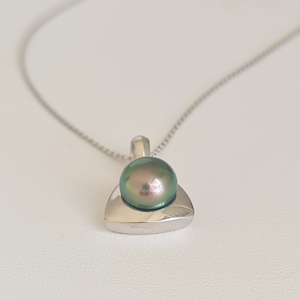 Triangle d'Ô - Pendentif Argent Rhodié et Perle de Tahiti d'exception