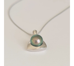 Triangle d'Ô - Pendentif Argent Rhodié et Perle de Tahiti d'exception