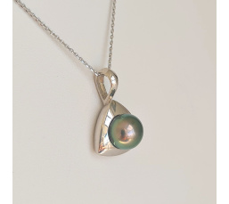 Triangle d'Ô - Pendentif Argent Rhodié et Perle de Tahiti d'exception