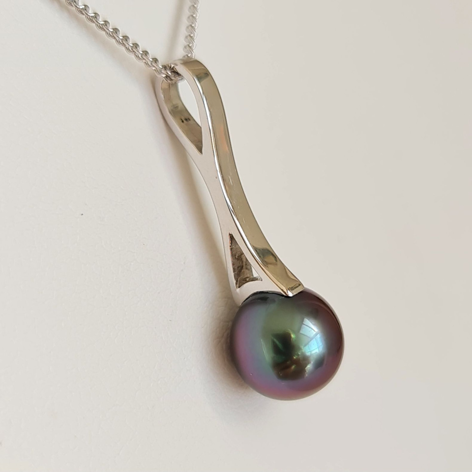 Arutua - Pendentif en Or Blanc et Perle de Tahiti d'exception