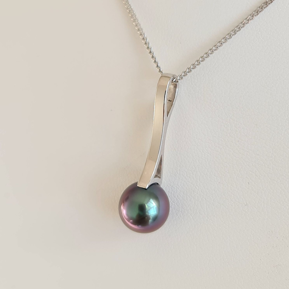Arutua - Pendentif en Or Blanc et Perle de Tahiti d'exception