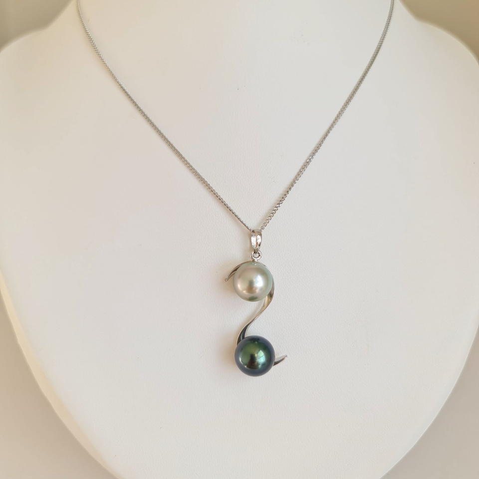 Toi&Moi Moorea - Pendentif en Or Blanc et Perles de Tahiti d'exception