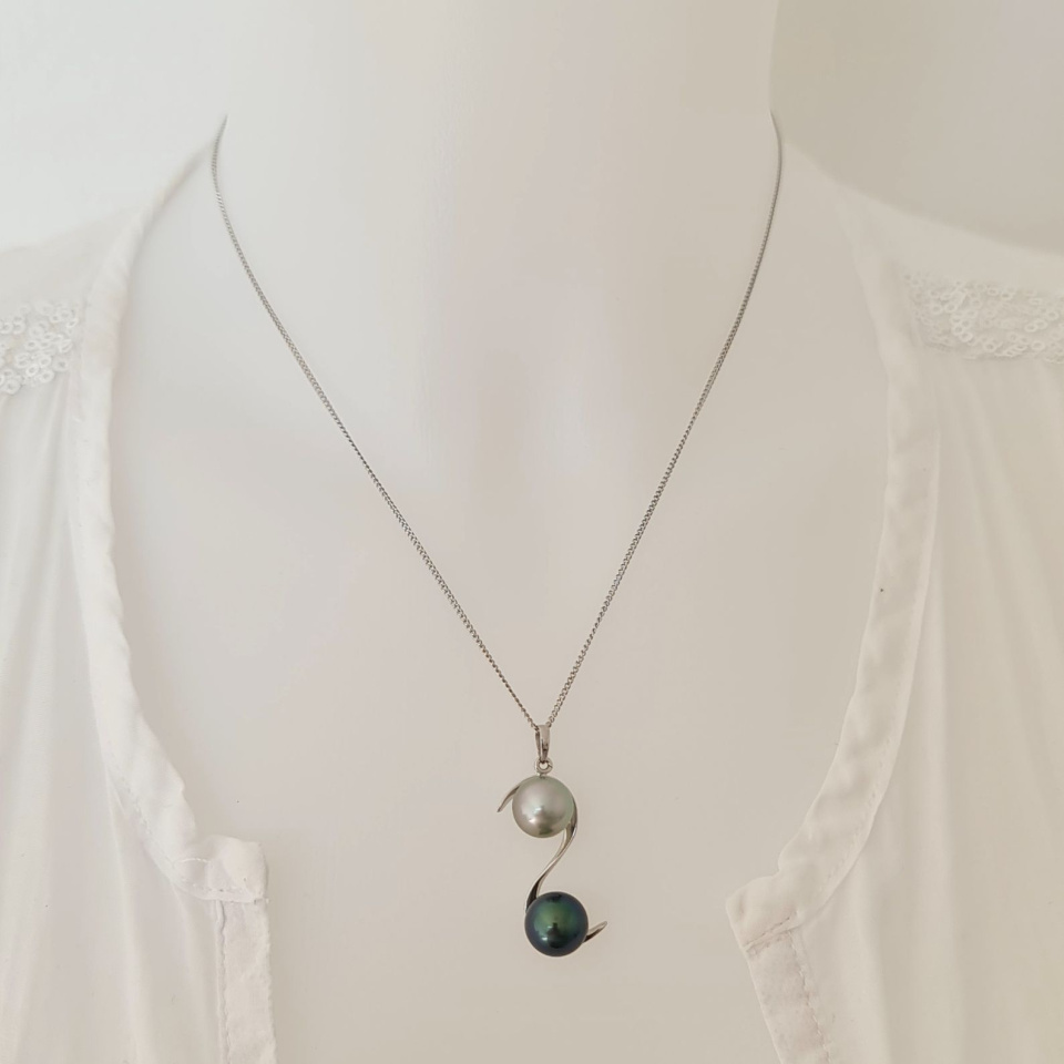 Toi&Moi Moorea - Pendentif en Or Blanc et Perles de Tahiti d'exception