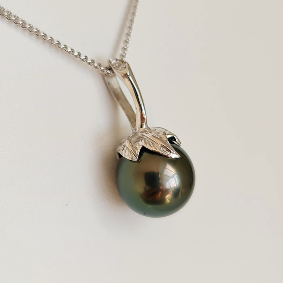 Larme des Dieux - Pendentif en Or Blanc et Perle de Tahiti d'Exception