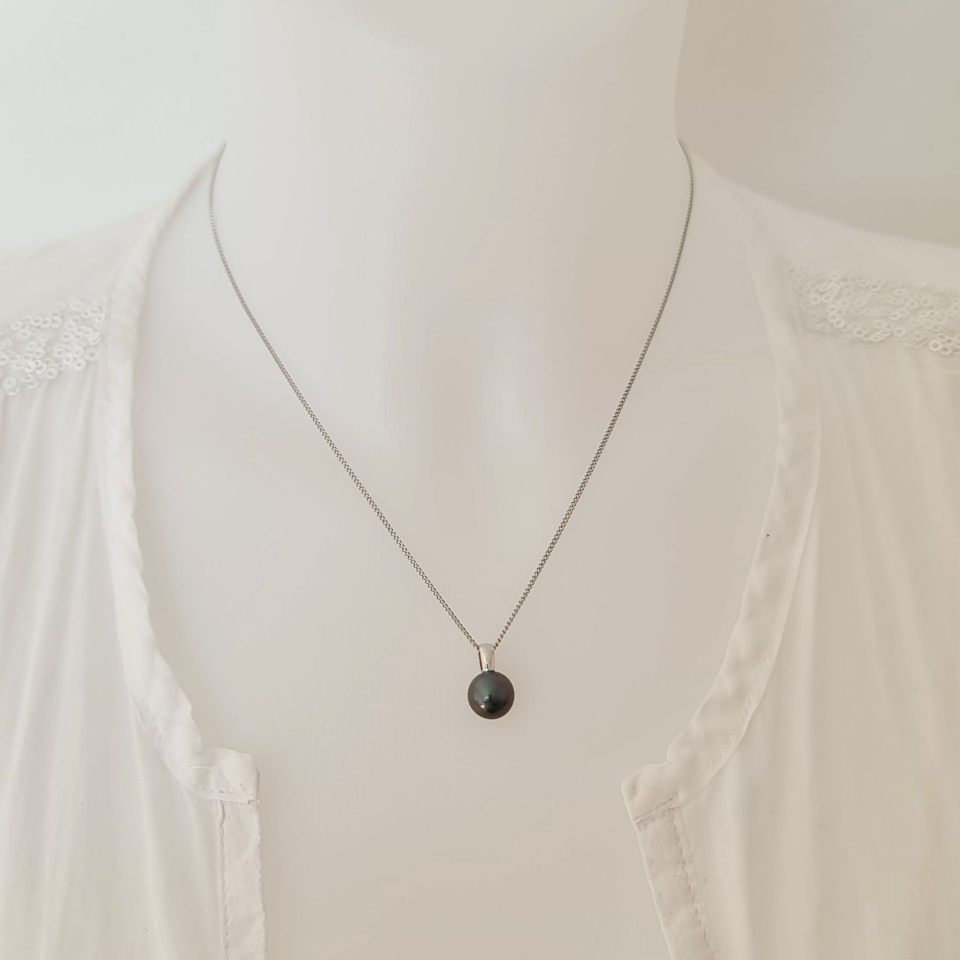 Belle de Nuit  - Pendentif Or Blanc 18 carats et Perle de Tahiti d'Exception