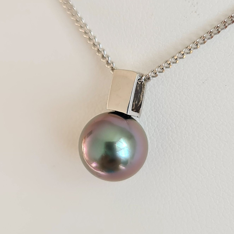 Belle de Nuit  - Pendentif Or 18 carats et Perle de Tahiti d'exception