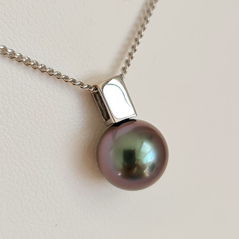 Belle de Nuit  - Pendentif Or 18 carats et Perle de Tahiti d'exception