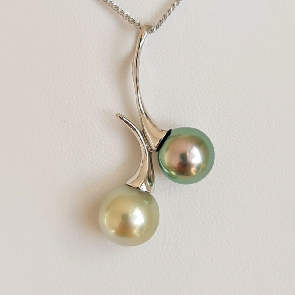 Toi&Moi Nuku Hiva - Pendentif en Or Blanc et Perles de Tahiti d'Exception