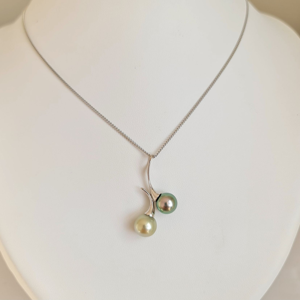 Toi&Moi Nuku Hiva - Pendentif en Or Blanc et Perles de Tahiti d'Exception