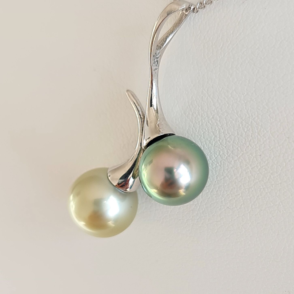 Toi&Moi Nuku Hiva - Pendentif en Or Blanc et Perles de Tahiti d'Exception