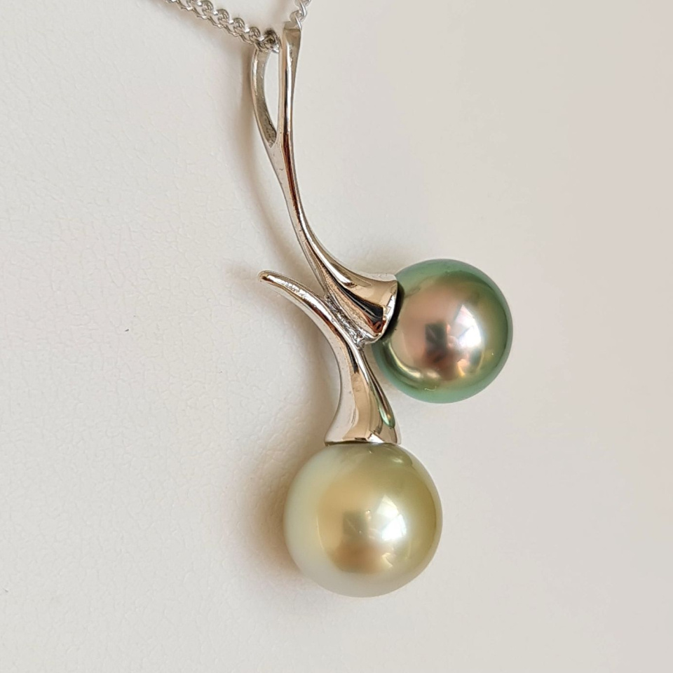 Toi&Moi Nuku Hiva - Pendentif en Or Blanc et Perles de Tahiti d'Exception