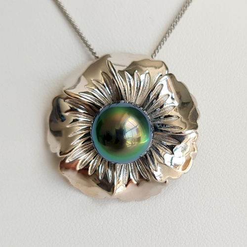 Hibiscus - Pendentif Argent Rhodié et Perle de Tahiti d'Exception
